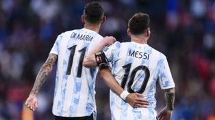 ¿Reencuentro? Ángel Di María y Lionel Messi con la camiseta de la selección argentina.