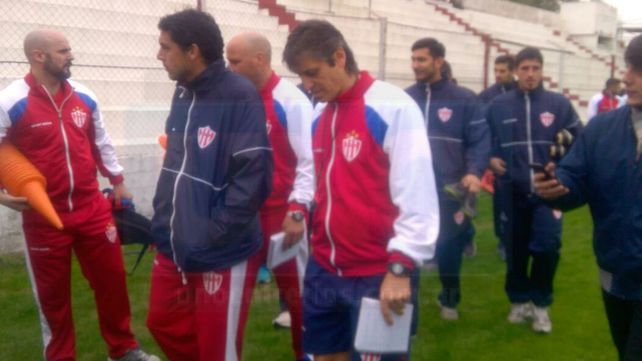 El Indio Ortiz fue presentado como nuevo DT de Atlético Paraná para la Primera B Nacional