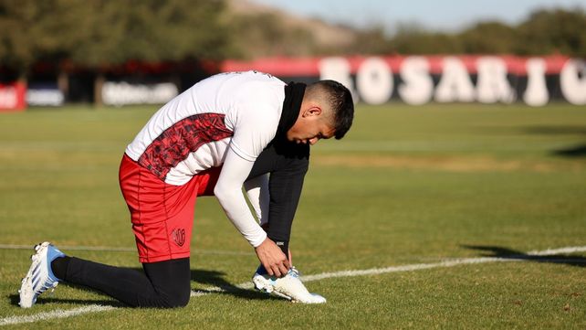 Nicolás Castro es uno de los jugadores que la dirigencia leprosa pretende transferir. (Foto: Newells)
