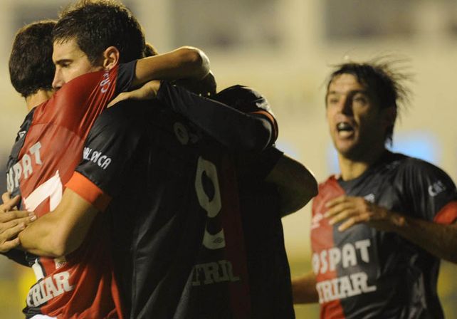 Triunfazo Sabalero en Florencio Varela: le ganó 3 a 2 a Defensa y Justicia en un emotivo partido