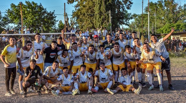 Asociación Rosarina de Fútbol. Los papales vencieron a Rosario Central y siguen en lo más alto de la Primera A.