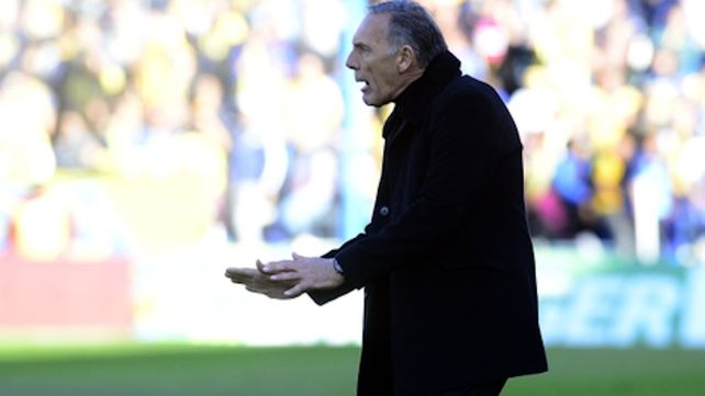 Tranquilos. El entrenador pidió más serenidad desde el costado de la cancha.&nbsp;