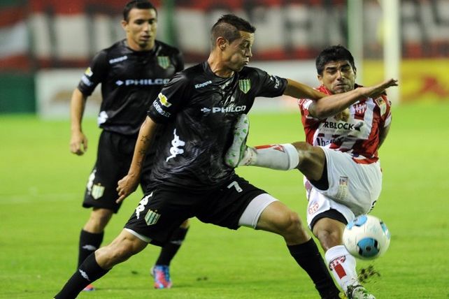 Banfield e Instituto aburrieron en el debut de Almeyda