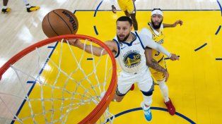 Los Warriors vencieron a los Lakers y siguen con vida en el Oeste