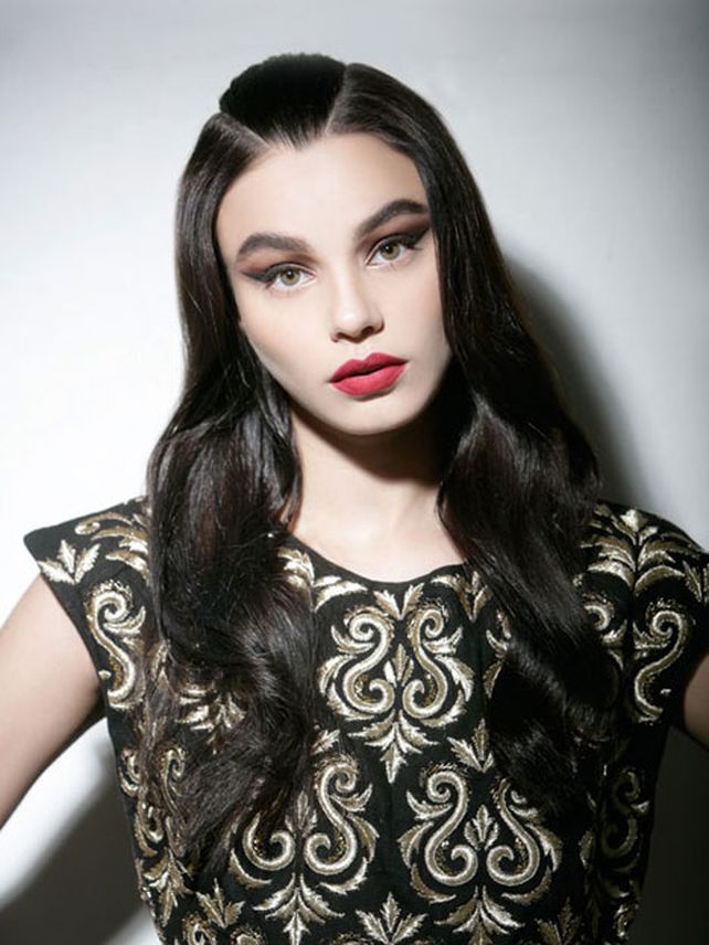 Geométrica Desde la nariz hacia la nuca se dibujó un triángulo isósceles