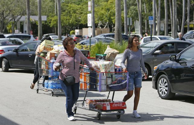 Desalojan los hoteles y evacúan viviendas en Miami por la llegada del huracán Irma