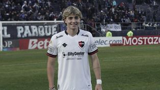 Gómez Mattar, a pura sonrisa, luego de su presentación en sociedad, en la 1ª fecha de este Clausura, ante Independiente Rivadavia, en Mendoza.