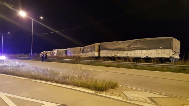 Ruta 70 y circunvalación oeste: esta madrugada hubo un violento triple choque de camiones