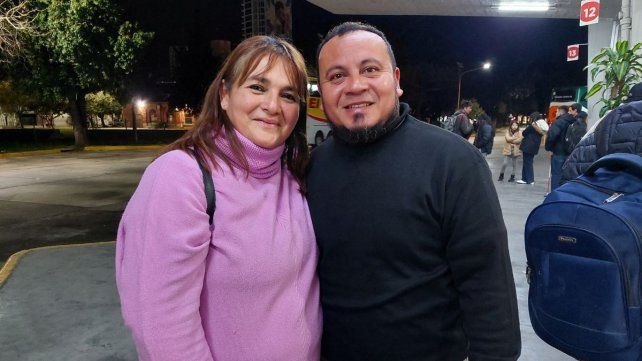 La pareja viajó desde Paraná para ver al cantante