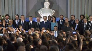 Distendido y de buen humor, Macri puso en funciones a su gabinete de ministros