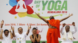 La India  celebra el Día Internacional del Yoga