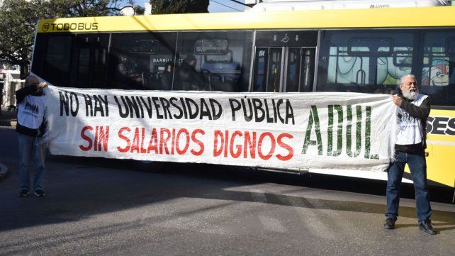 Los docentes universitarios llevan adelante jornada de protestas