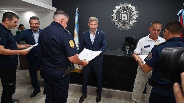 La Provincia reconoció a policías que investigron el femicidio en Gobernador Mansilla y que capturaron al prófugo del doble femicidio de Córdoba y hallazgo del chofer