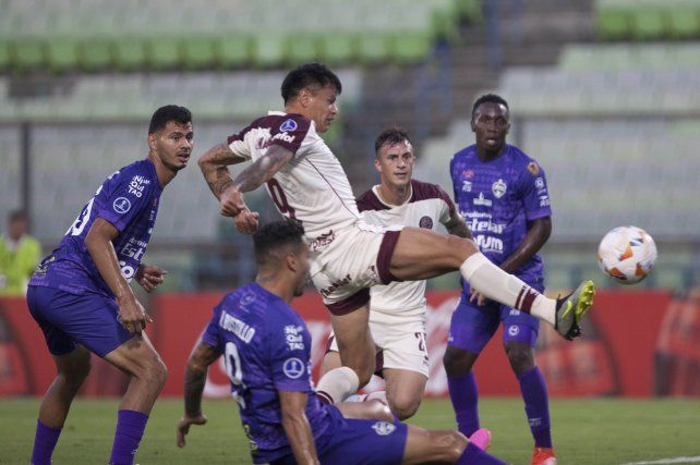 Lanús ganó con dos goles del entrerriano