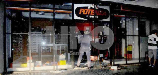 Algunos comercios permanecen cerrados y no hay actividad bancaria en la ciudad por falta de presencia policial