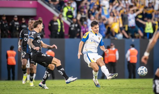 Pizarro, en el partido ante Independiente del Valle. Central volverá a tener Copa Libertadores en el segundo semestre.