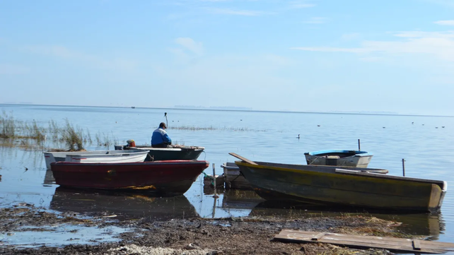 Más de cuatrocientas personas dependen de la pesca en Diego de Alvear. Unas cien familias viven de la laguna La Picasa.