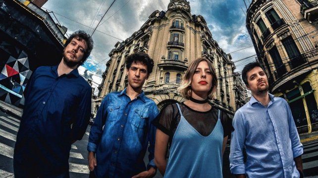 Música para Volar está integrado por José Matteucci en batería y voz