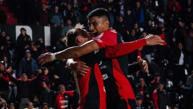 Colón volvió a la cima y la Zona A arde en la Primera Nacional