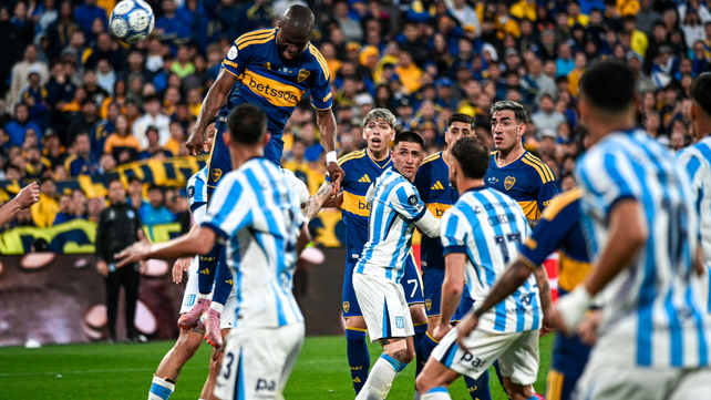 Enner Valencia ya conectó de cabeza para el 1-2 para Boca. Luego anotó otros dos tantos.