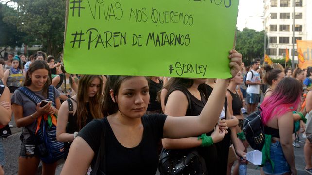 Las mujeres vienen protagonizando masivas marchas para exigir el fin de la violencia de género.