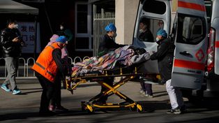 Paciente derivado a una clínica en Pekín, que parece estar pasando por un agudo pico de infecciones. Las autoridades no reconocen la gravedad de la situación.&nbsp;