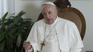 Papa Francisco: De la crisis no se sale solo, se sale arriesgando y tomando al otro de la mano