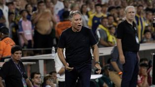 Ariel Holan metería mano en el once de Rosario Central para visitar a Boca.