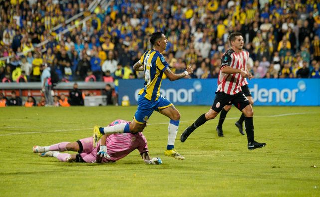 El único triunfo que logró Central en Arroyito en el torneo fue ante Barracas, con una gran actuación de Di María.