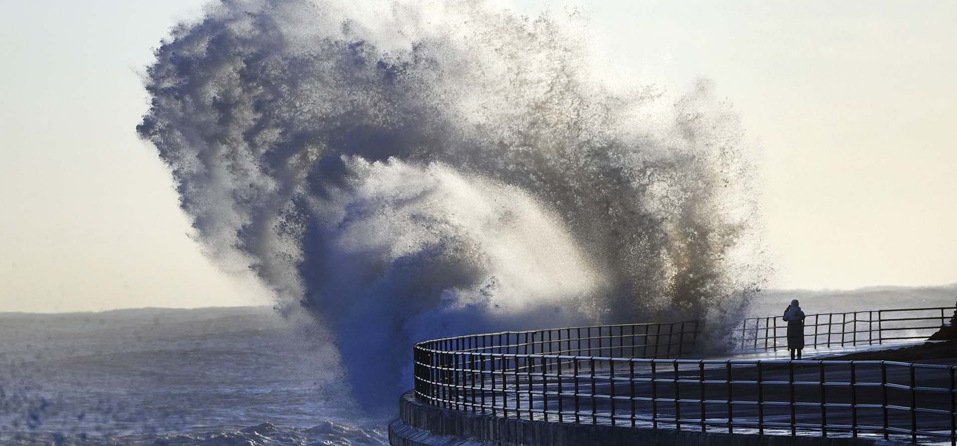 Enormes olas se estrellan contra el paseo marítimo de Whitley Bay, en North Tyneside, Inglaterra, el miércoles 8 de enero de 2025. (Owen Humphreys/PA vía AP) Enormes olas se estrellan contra el paseo marítimo de Whitley Bay, en North Tyneside, Inglaterra, el miércoles 8 de enero de 2025. (Owen Humphreys/PA vía AP)
