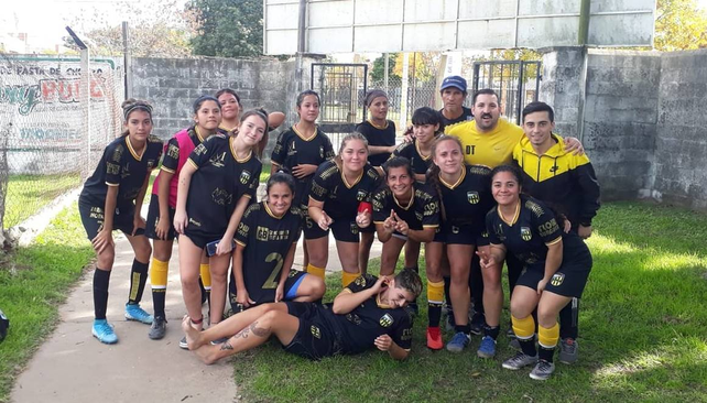 El crecimiento del fútbol femenino requiera de una mayor capacitación.