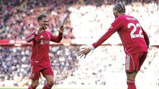 Alexis Mac Allister marcó un gol en el triunfo de Liverpool.