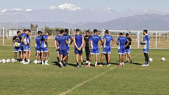 Godoy Cruz trae 23 jugadores a Paraná para medirse con Colón en el Presbítero Grella.