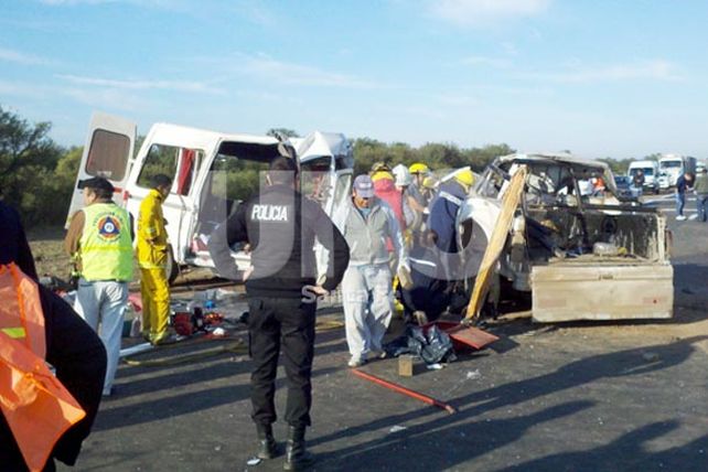 Son diez los muertos en un violento choque frontal en Tostado