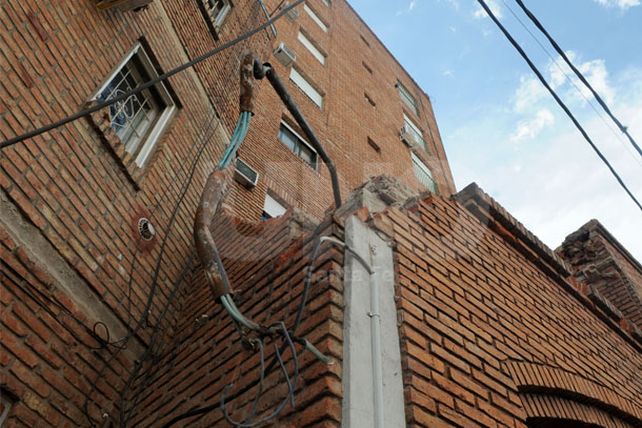 Se derrumbó parte de la estructura de un edificio del sur de la ciudad