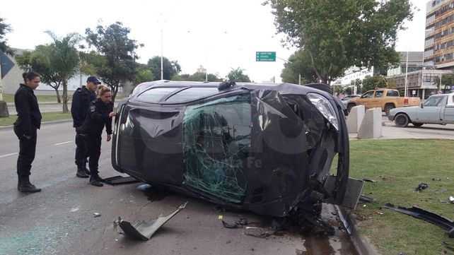 Espectacular vuelco sobre avenida Alem