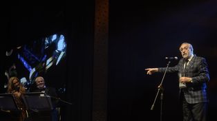 “Todo esto es por él”. Así lo dijo Luis Brandoni al señalarlo a Carlos Bermejo, que ríe junto a Susana Manzelli.&nbsp;