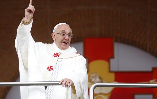 Exhorto. En el balcón de la basílica de Aparecida destacó que es necesario atender a los jóvenes mostrándoles valores.