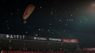Desde un parapente arrojaron panfletos ofensivos contra los hinchas de Newells en el Coloso del Parque.