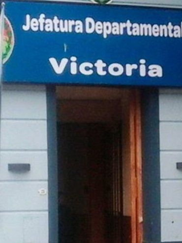 Victoria: una mujer sufrió fractura expuesta tras chocar una moto y un auto