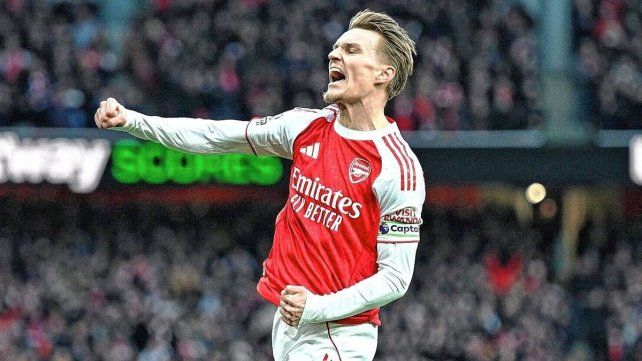 Arsenal ganó y es líder en la Premier League.