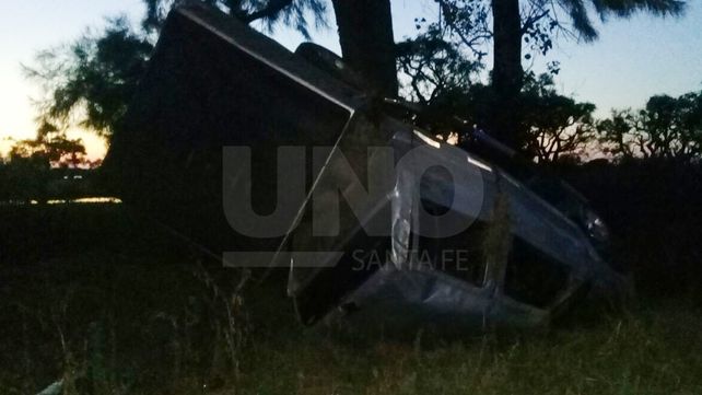 Un policía franco de servicio volcó con su camioneta y salvó su vida de milagro