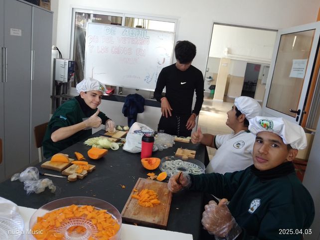 Las Petacas: con el excedente de huertas y frutales, fabrican jugos y sopas saludables