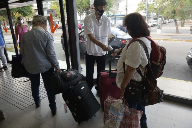 Desde el miércoles se tomó la temperatura a todos los pasajeros que llegaron a la Terminal de Omnibus Mariano Moreno.