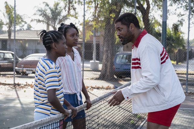 Will Smith como Richard Williams junto a sus hijas tenistas