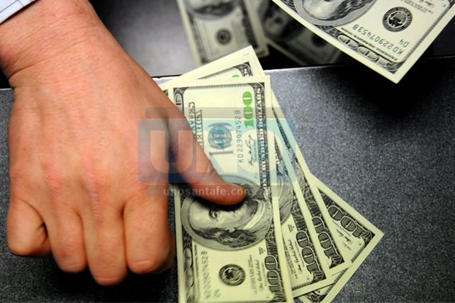 En la ciudad las casas de cambio mantendrán el dólar igual que el viernes