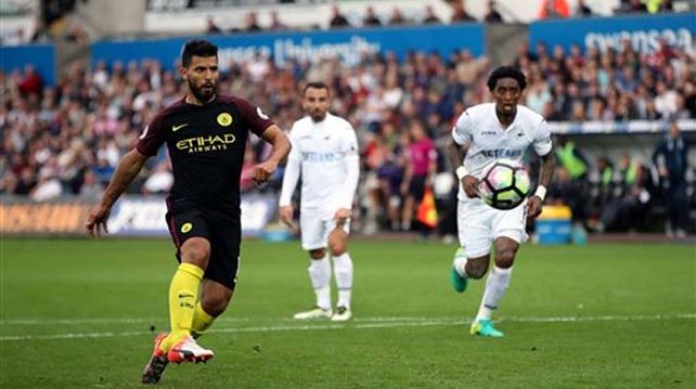 El Kun Agüero volvió tras su sanción y se despachó con dos goles El Kun Agüero volvió tras su sanción y se despachó con dos goles