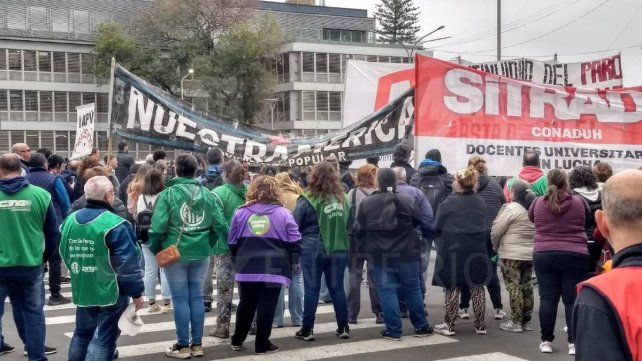 En el Día del Maestro, Agmer Paraná y distintas organizaciones, marchan y reclaman