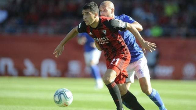 Cambiará de colores. Cristian G. utilizó como identificación en la camiseta rojinegra 21 de Mirandés. La 21 auriazul es de Rinaudo.