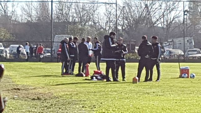Maxi Rodríguez pasó por Bella Vista para despedirse de sus compañeros de Newells
